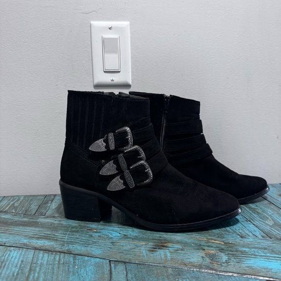 Revamped  by Sirens Westen Ankle Boots Black Faux Suede Size 9 - Picture 2 of 12